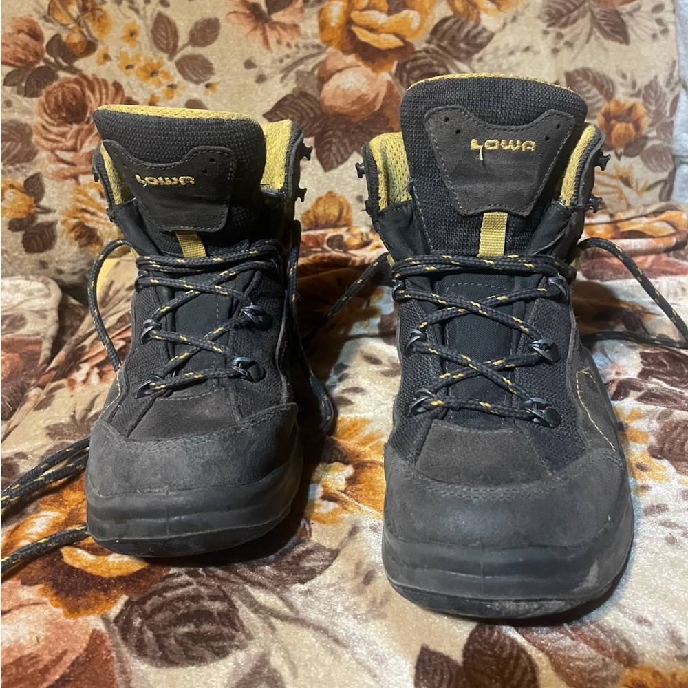 Kiddos lowas great condition apart from laces